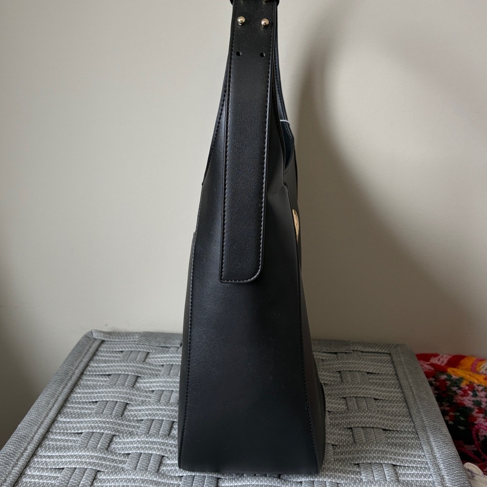 Lululemon Leather Alternative Shoulder Bag Black Gold 8L Dust Bag Pockets NEW - Picture 5 of 15